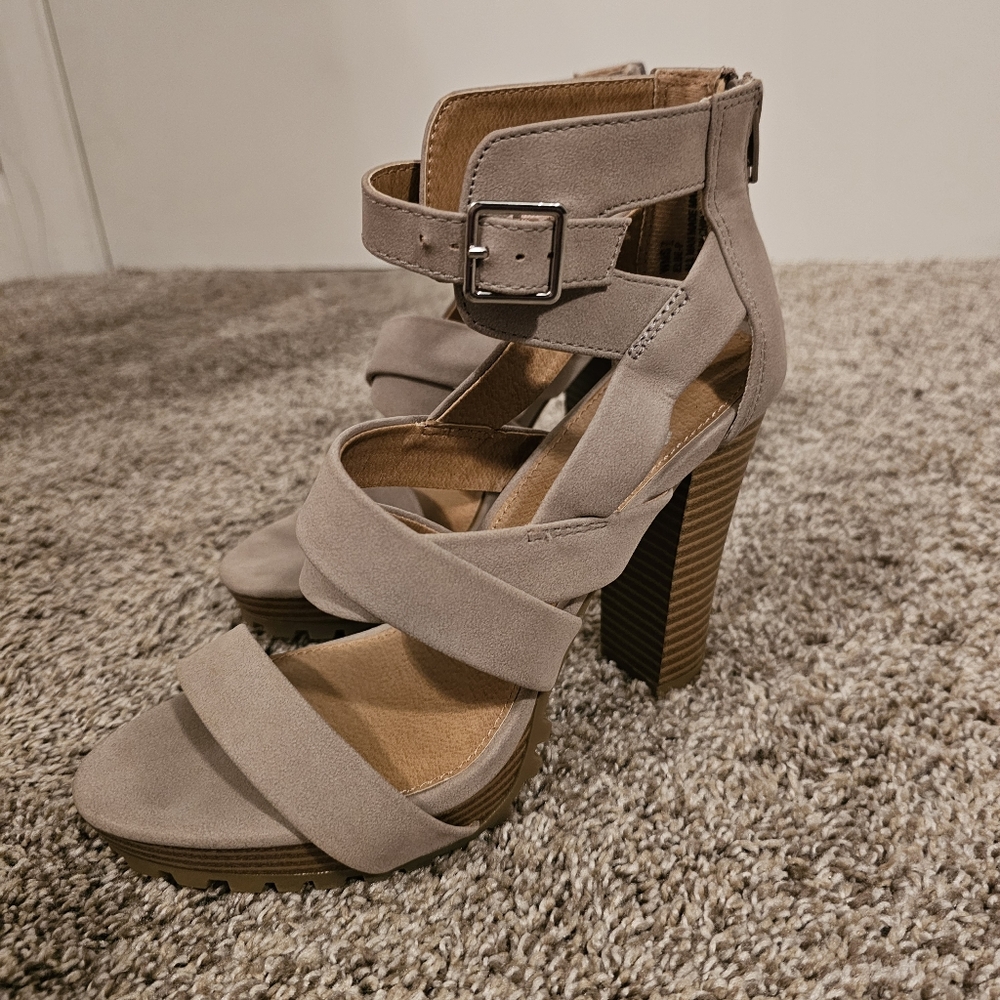 Womens Report heels size 7